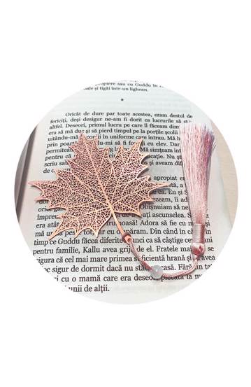 Semn de carte metalic – Frunză de arțar (roz-auriu) Reduceri Mari Aici (roz-auriu) Bookzone