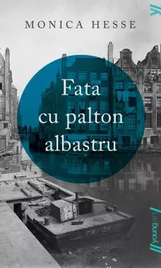 Fata cu palton albastru